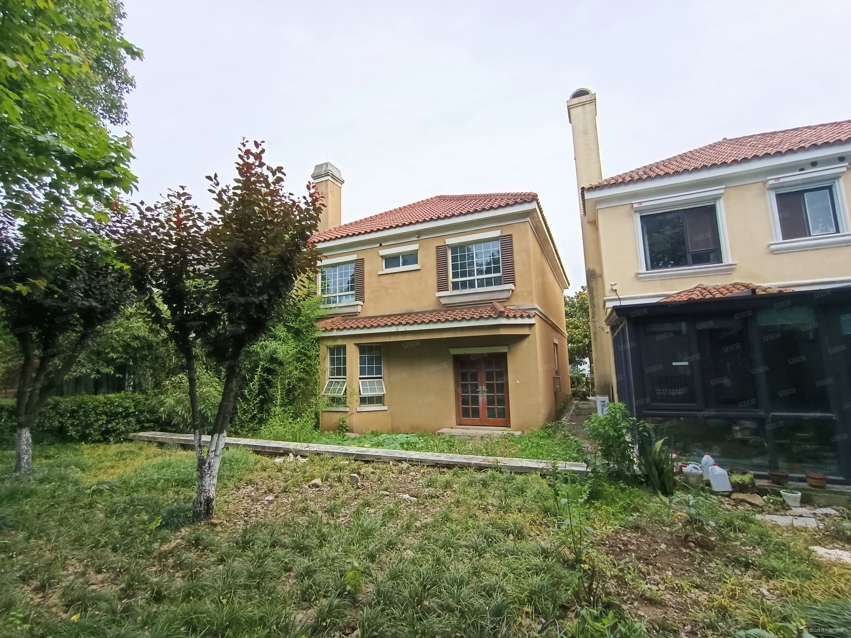 天使湾独栋别墅两面大花园视野宽阔诚心出售价格可议