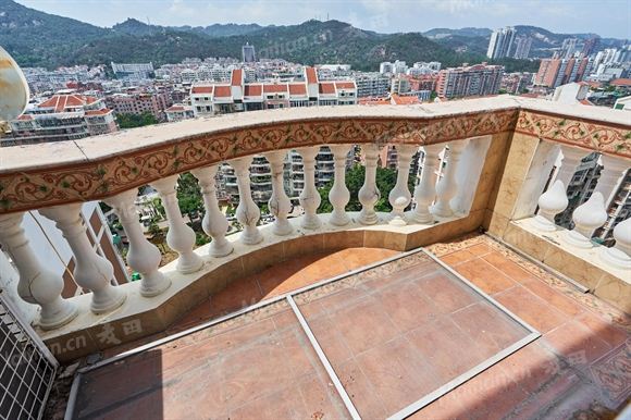 卧龙晓城 5室3厅 1299万