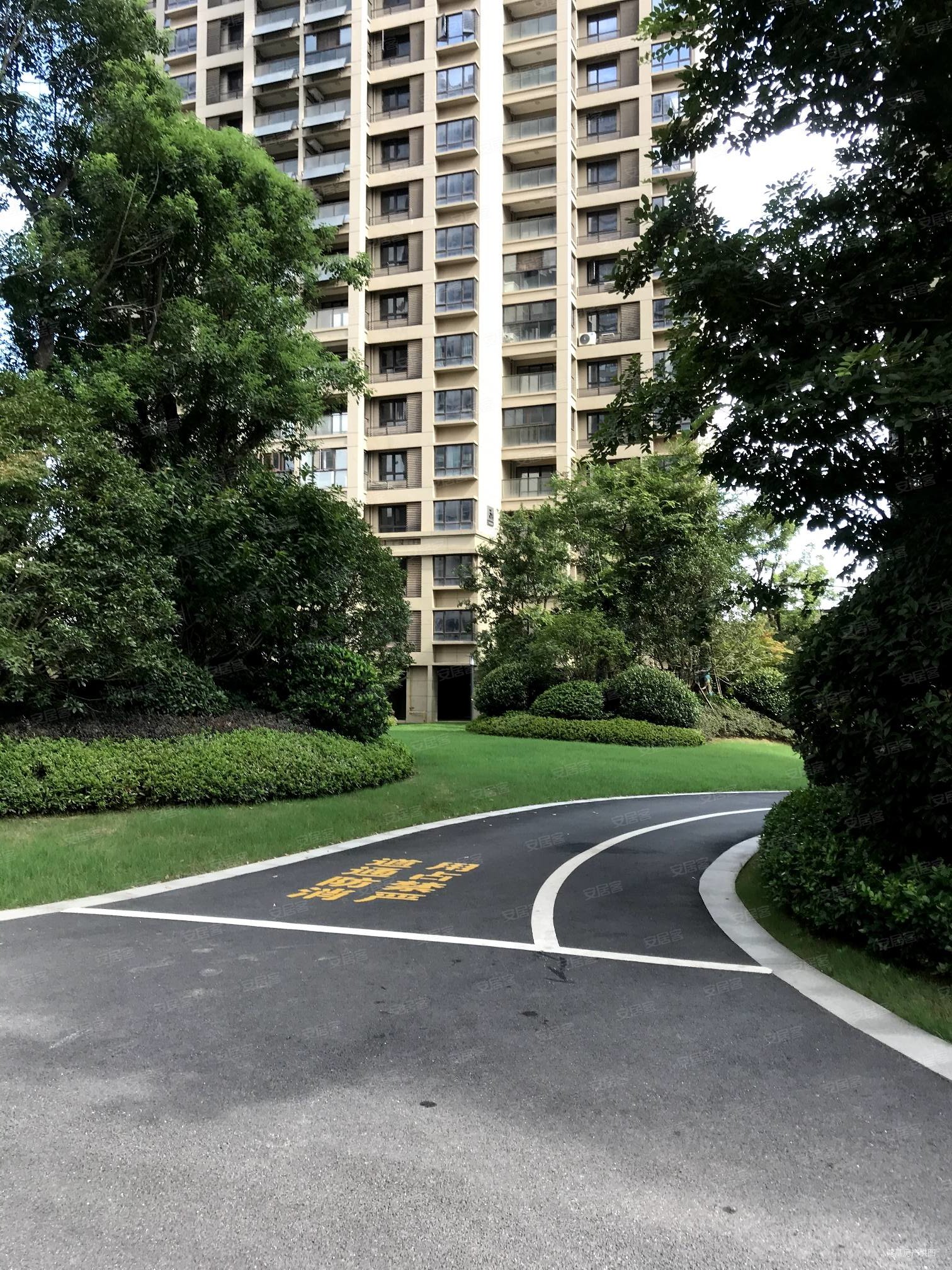 九龙湖板块,新力龙湾实用性三房,单价一万二,地铁口,新力物业九龙湖