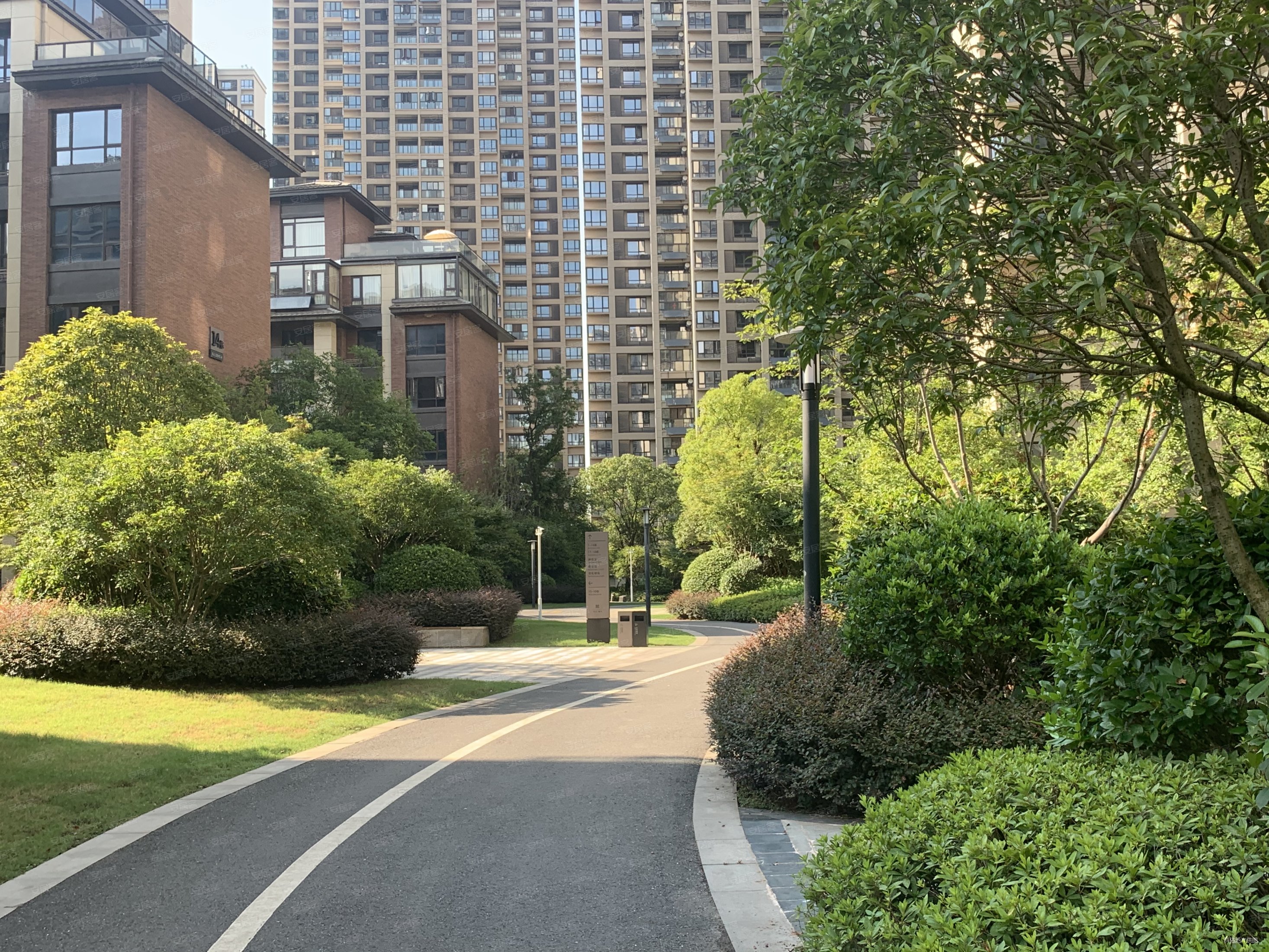 地铁口精装修90平新力龙湾电梯房诚心出售地铁口精装修90平新力龙湾