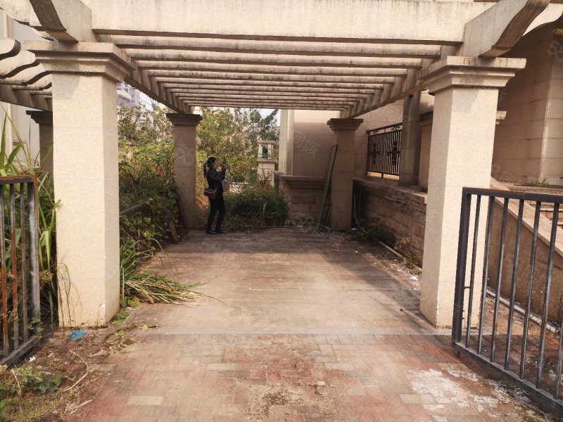 赤壁印象别墅南北通透带私家花园地下车库240万诚意出售!二手房