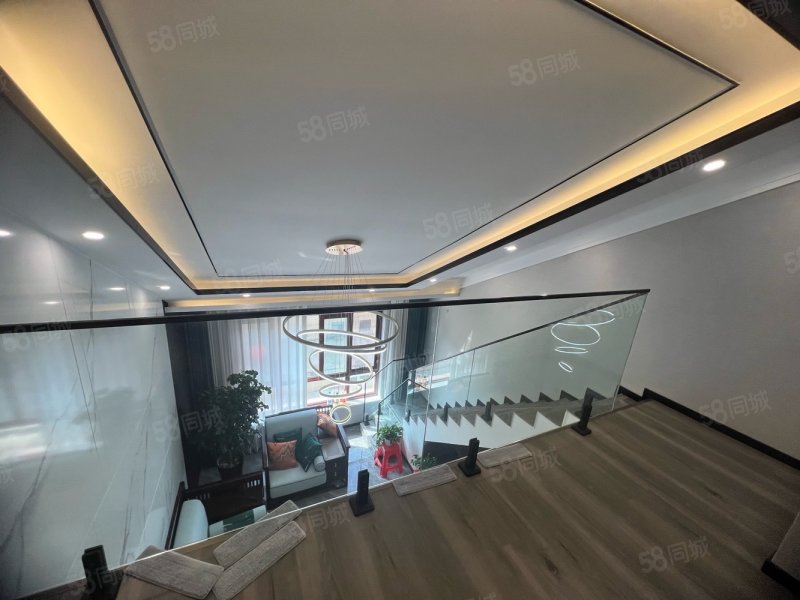 丽湖小区电梯7楼94平精装修60万[丽湖馨苑]高楼层