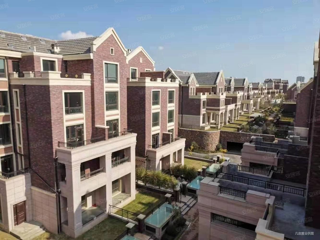 英伦风格高尔夫球场旁碧桂园物业红墅湾联排叠拼别墅