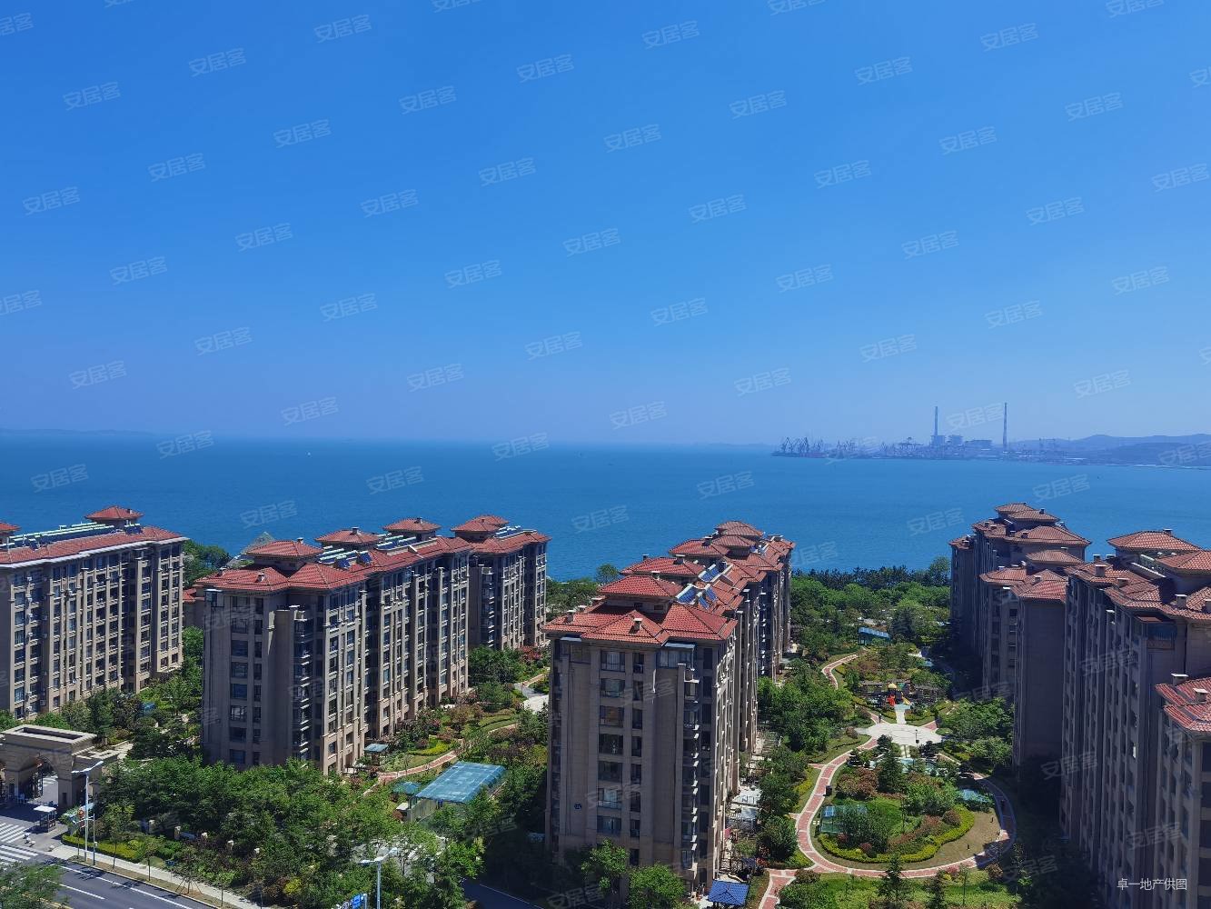 威海灯塔公园三面看海俯视建东悦海湾视野好皇冠中学