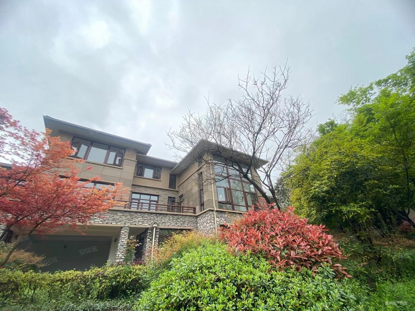 青山湖景区独栋别墅1000平私家泳池花园一手现房不用税青山湖景区独栋