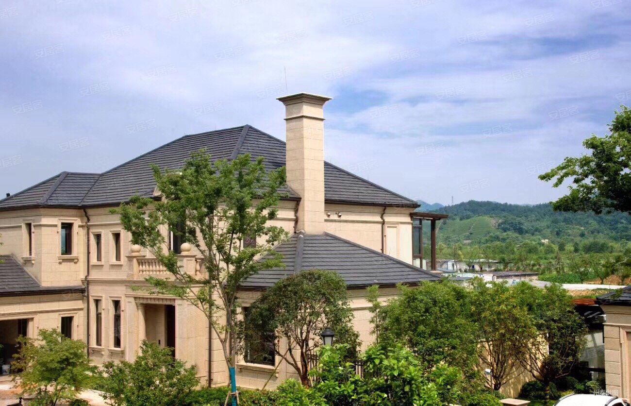 绿城西子青山湖玫瑰园二手房,惊爆价,绿城玫瑰园,220平总价435万,花园