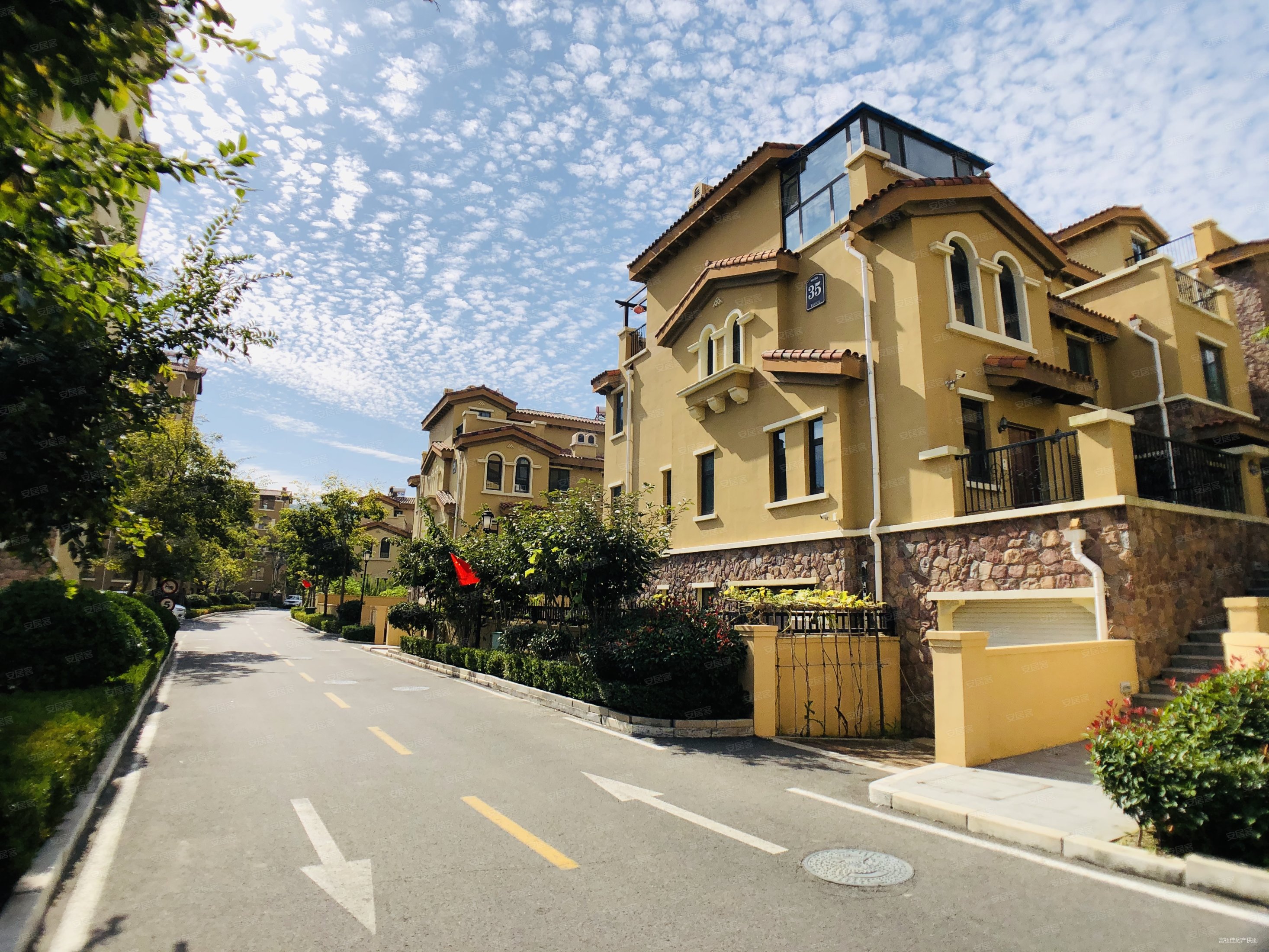               蓝谷天泰叠拼别墅