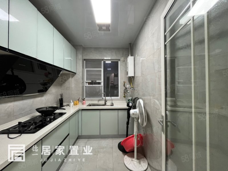 雅苑洋房一楼带40平大院子 精装修 房东诚意出售 随时好看！