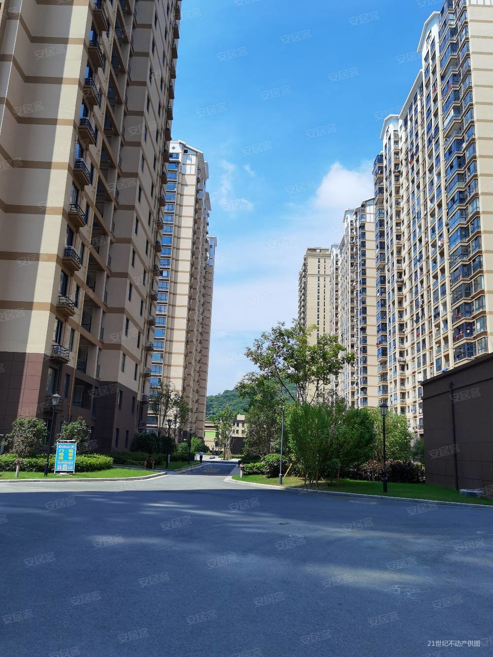 急卖19500元一平西山家园电梯房80平方2室一厅一卫