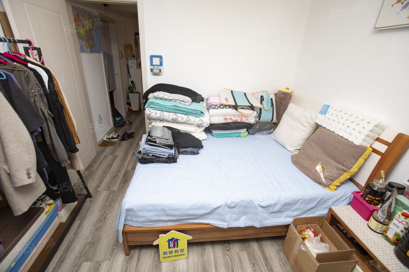 宁乐里2室1厅1卫客厅朝南客厅带阳台