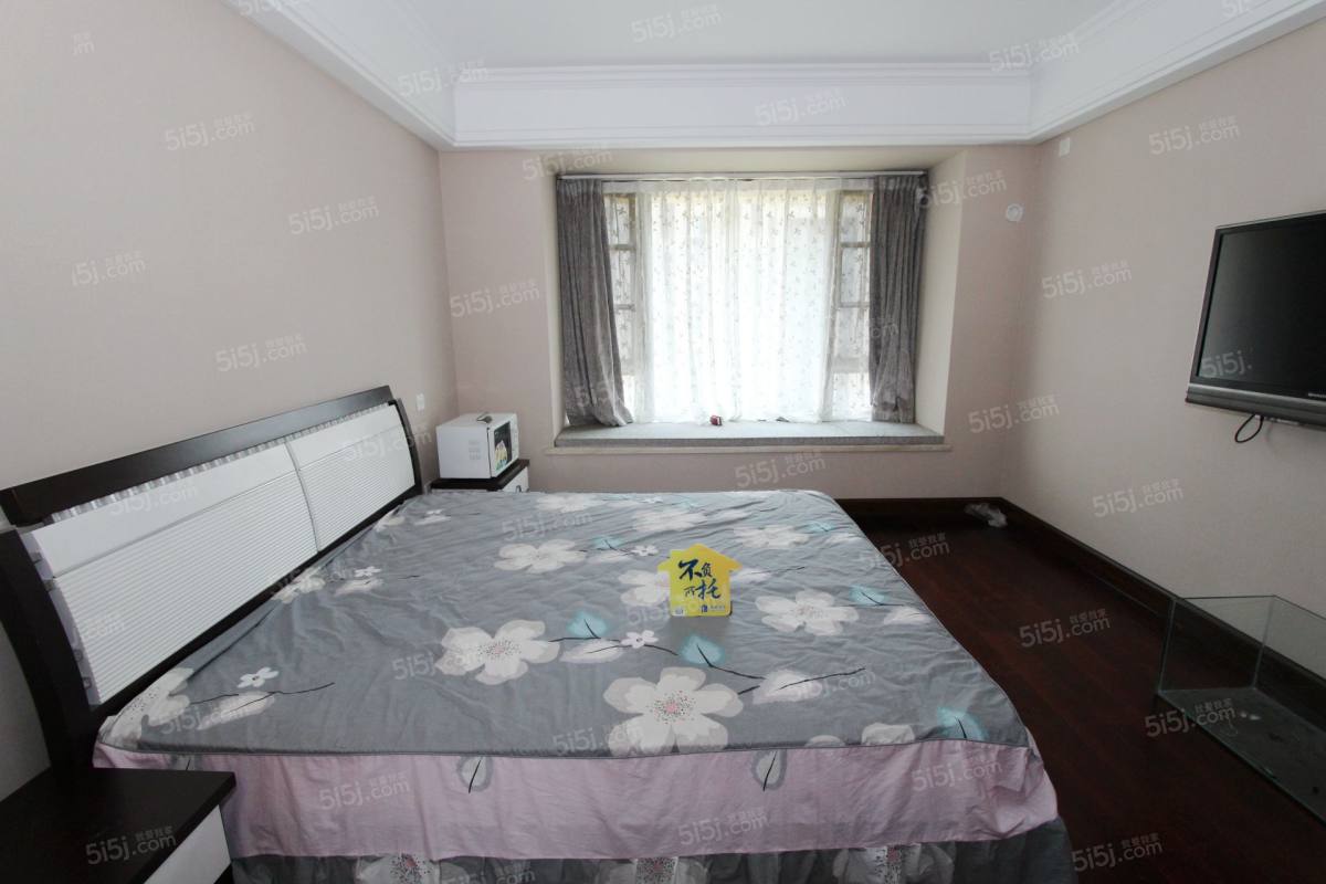 金地繁华里 3室2厅 605万