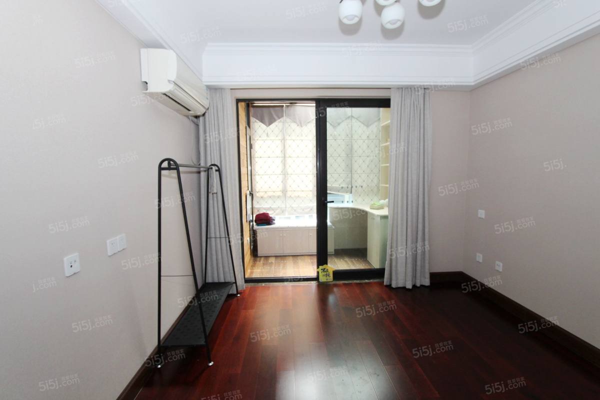 金地繁华里 3室2厅 605万