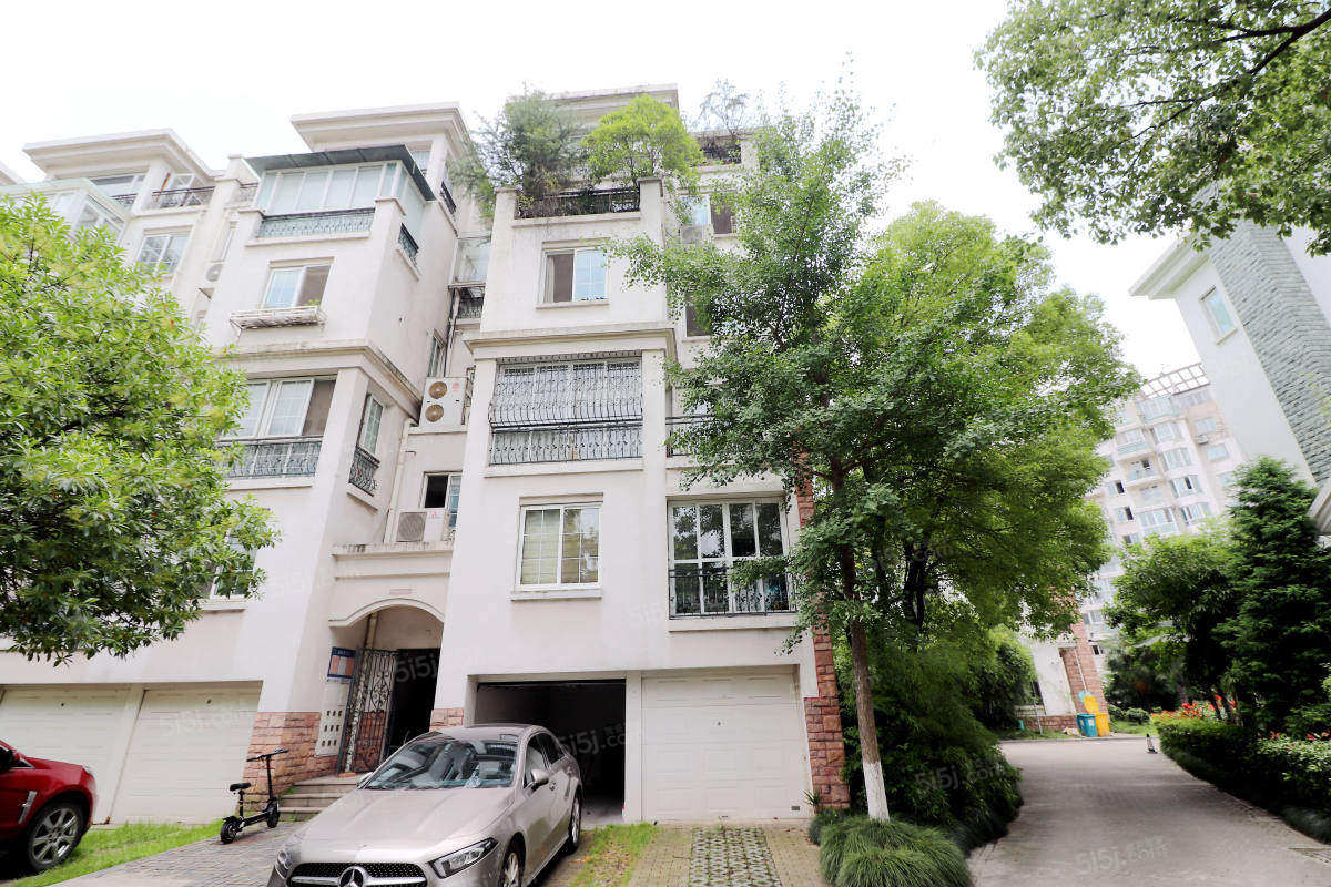 碧水豪园下叠排,有车库,送花园,业主自住精装修.