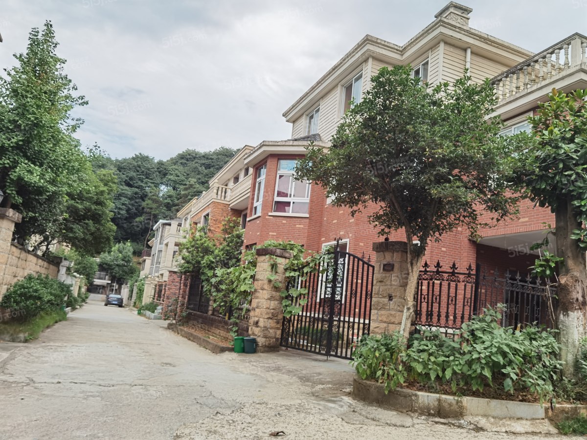 伊甸山庄精装修带花园大户型诚心出售