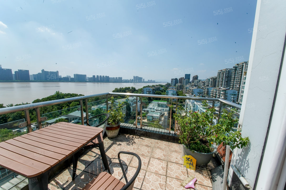 金棕榈花园别墅二手房,海月金棕榈上下跃层一线江景,首付约:626.