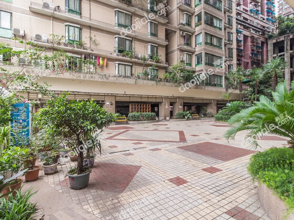 渝中区 华庭嘉园3房200万