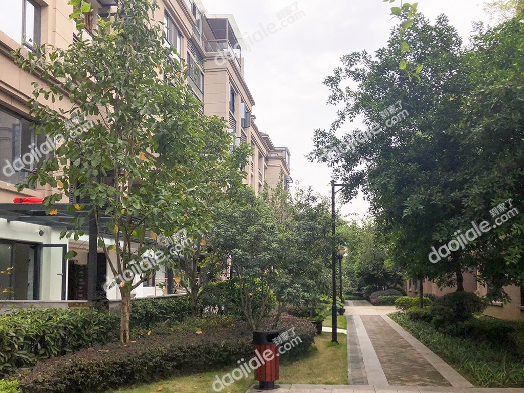 江北区 保利山庄洋房3房305万