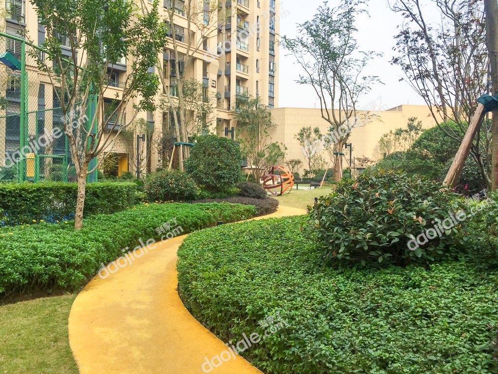 照母山 东原星樾三房152万