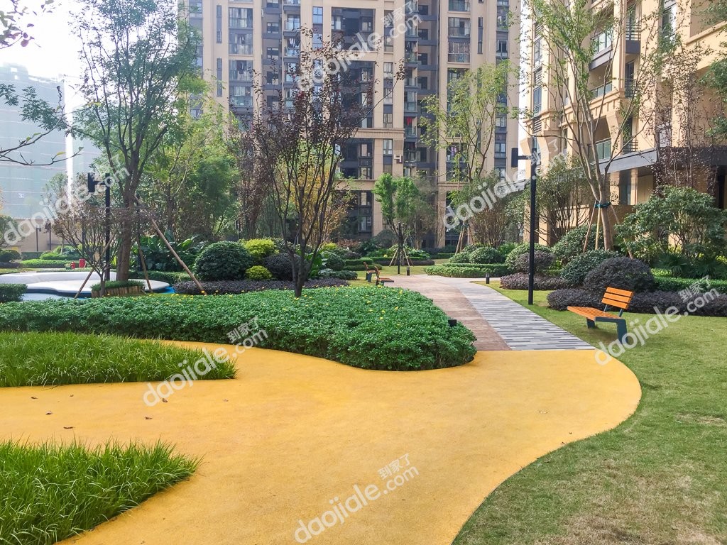 照母山 东原星樾三房152万