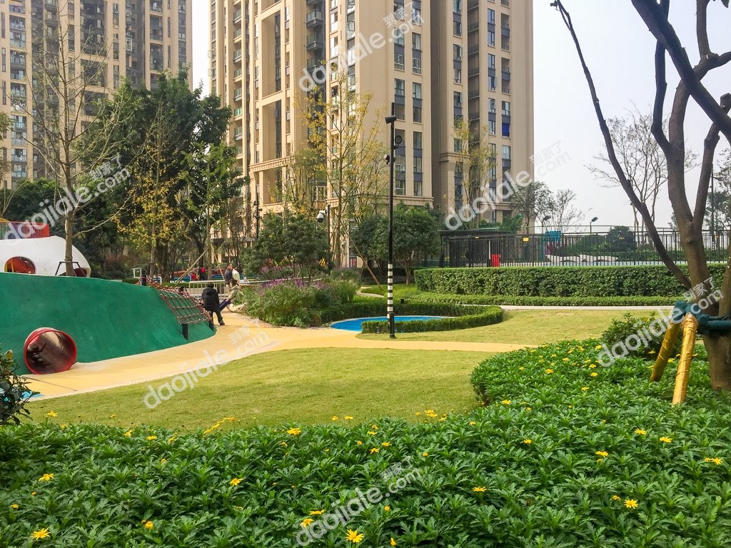 照母山 东原星樾三房152万