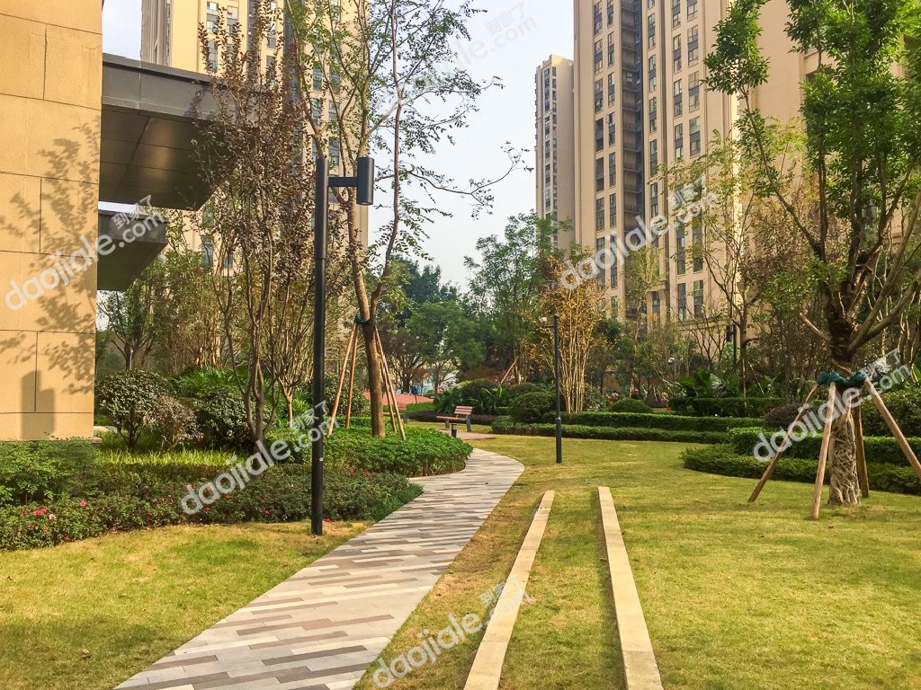 照母山 东原星樾三房152万