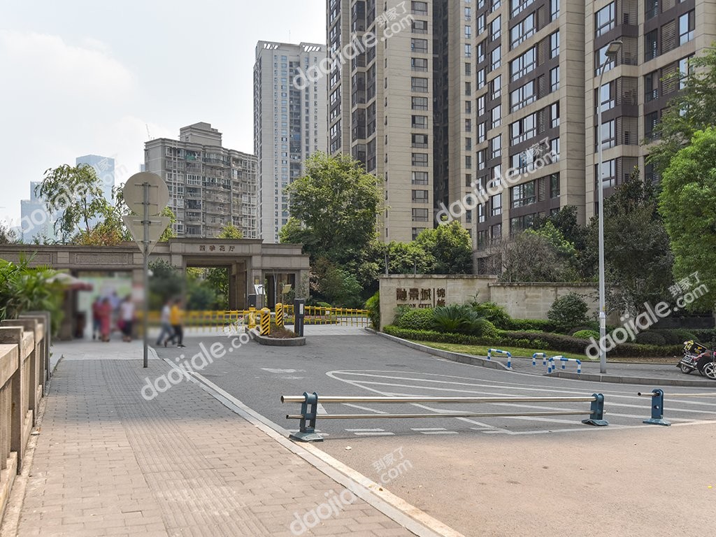 北滨路 融景城锦峰四房260万