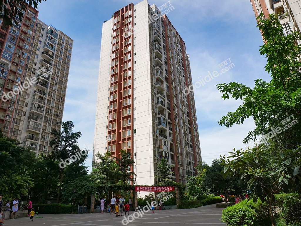 此房屋户型方正,带外阳台,朝向好