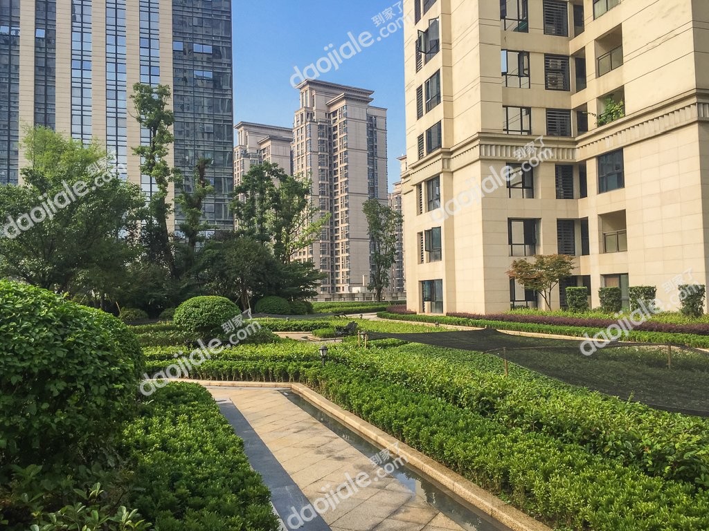 加州新牌坊 中渝香奈公馆一房210万