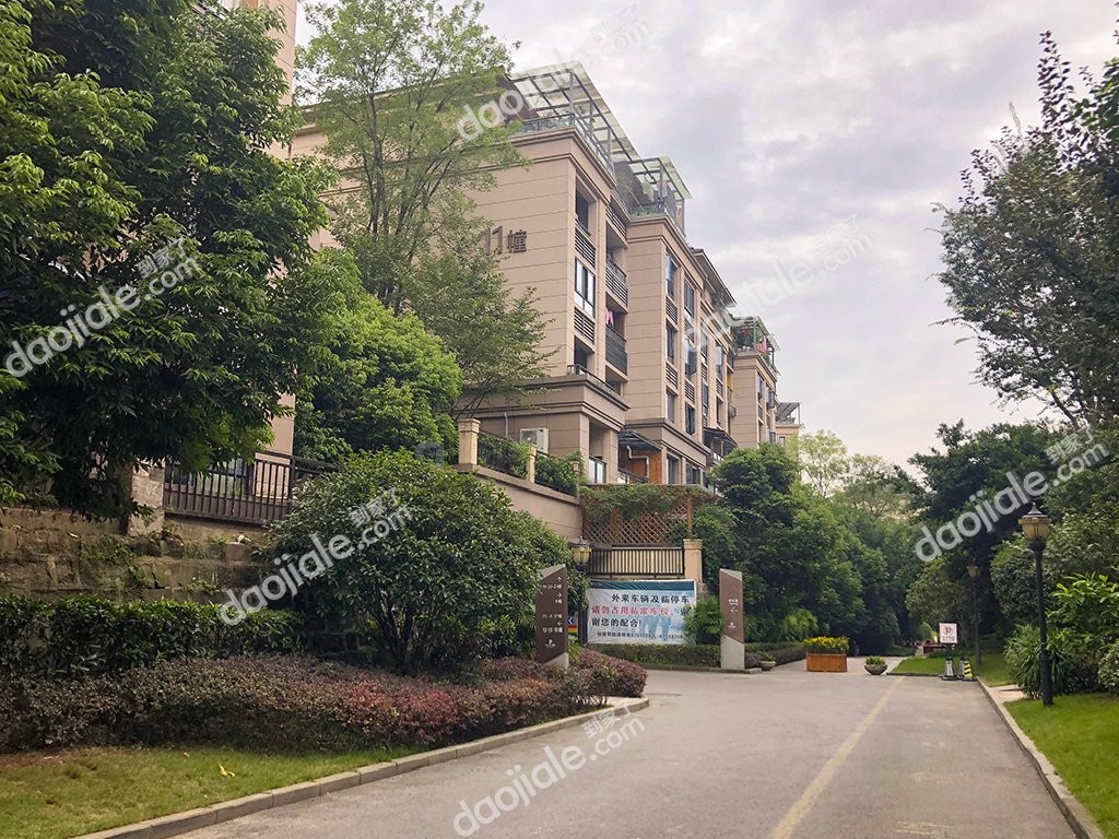 江北区 保利山庄洋房4房290万