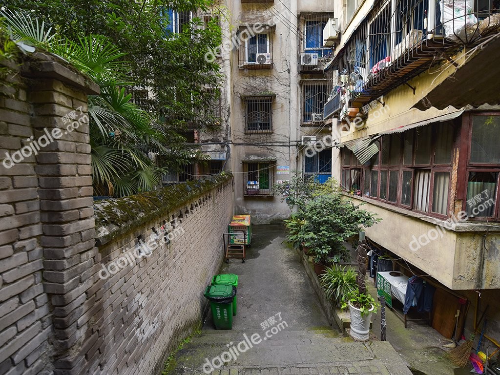 江北区 华新村3房84万